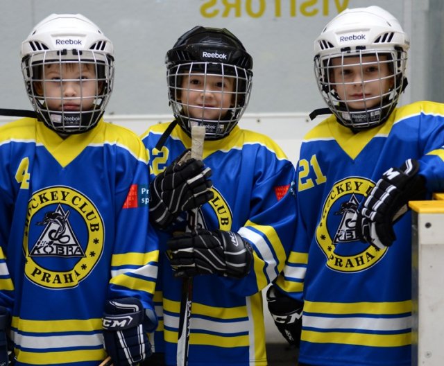 Předání výstroje malým hokejistům, HC Kobra Praha