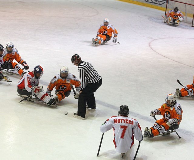 Sledge hokejová liga: Zlín - Pardubice, 6.3.2015