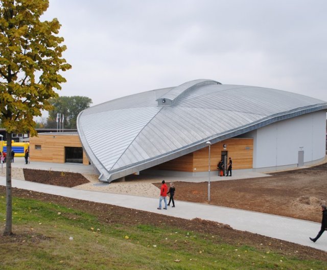 V Turnově otevřeli stadion, zahráli si tu veteráni