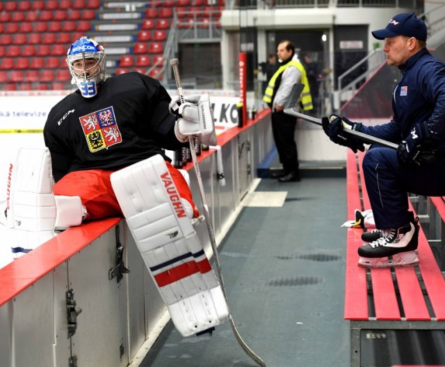 Trénink ve svetrech, Carlson Hockey Games