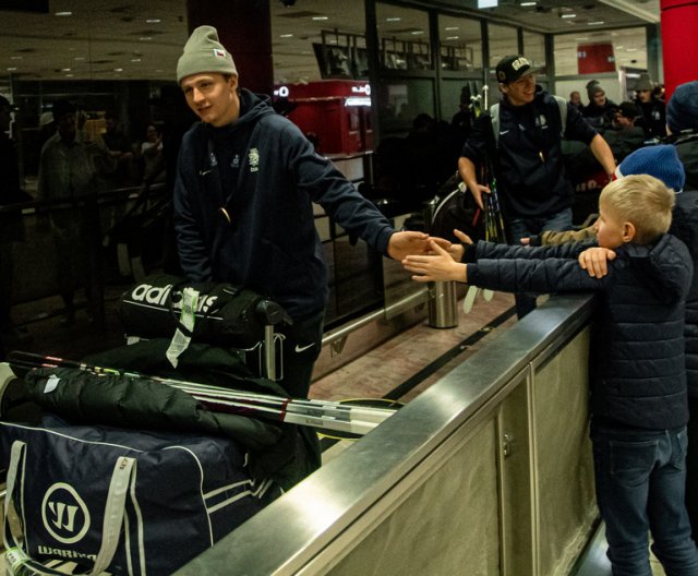 U20, přílet a TK bronzových medailistů, 6. 1. 2024